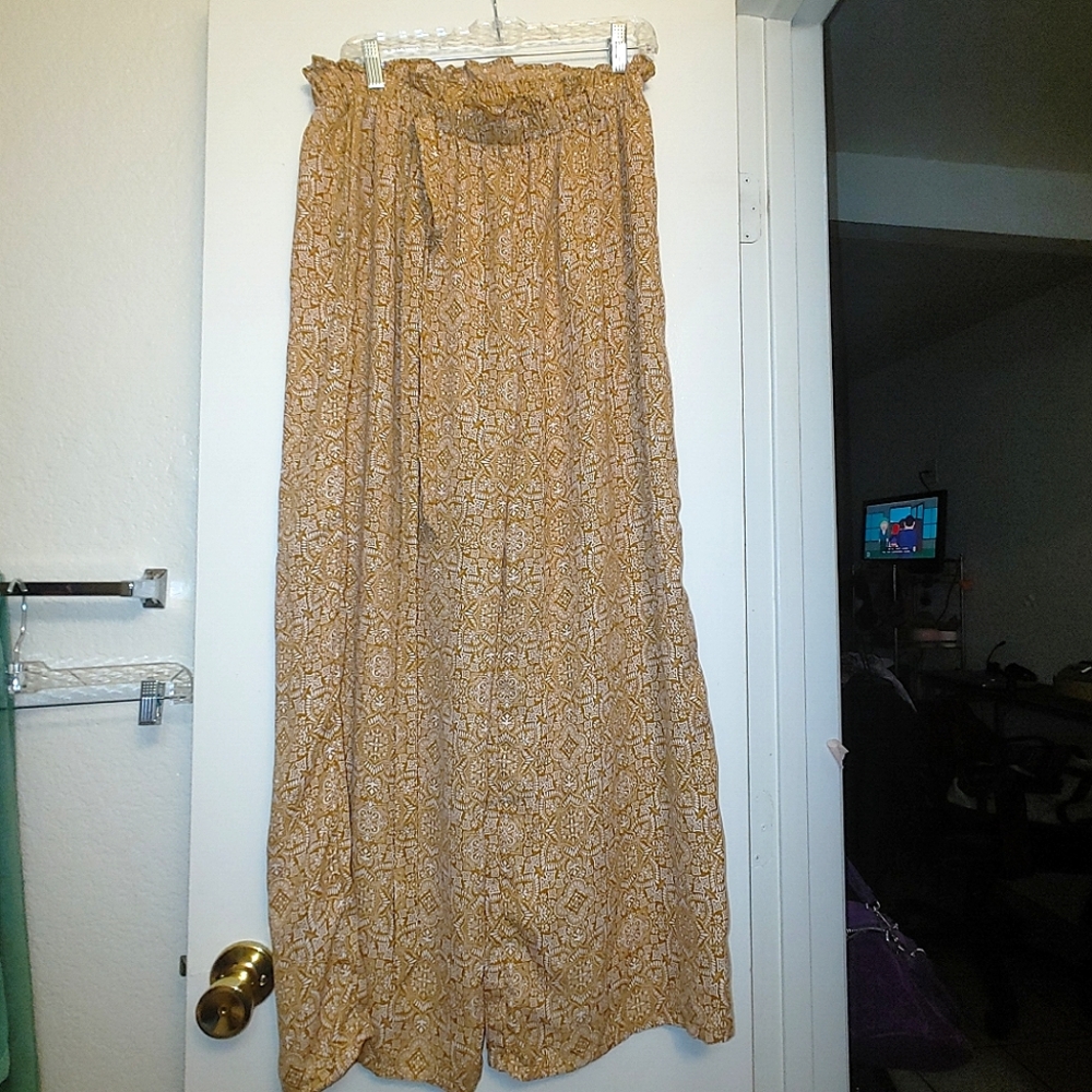 Live to be Spoiled Boho pants, Size XL, in light orange and white.